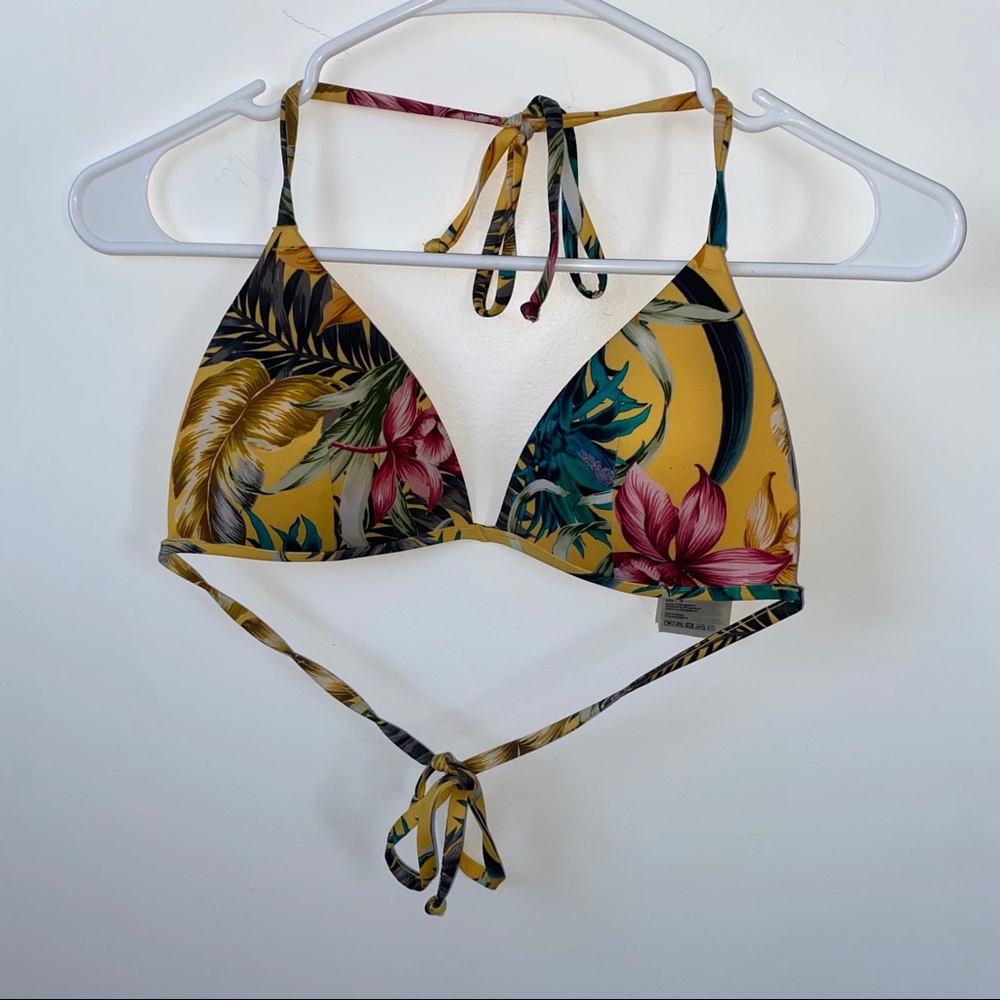 SOLD ✨ H&M triangle bikini top ✨